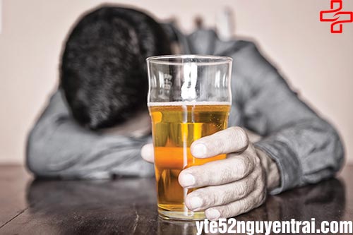 Lạm dụng bia rượu ảnh hưởng tới chất lượng tinh trùng
